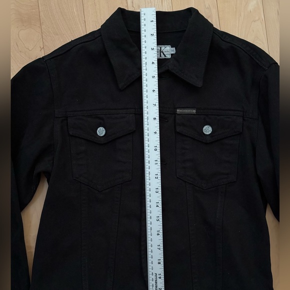 Calvin Klein Cropped Fitted Black Denim Jacket - Picture 6 of 9